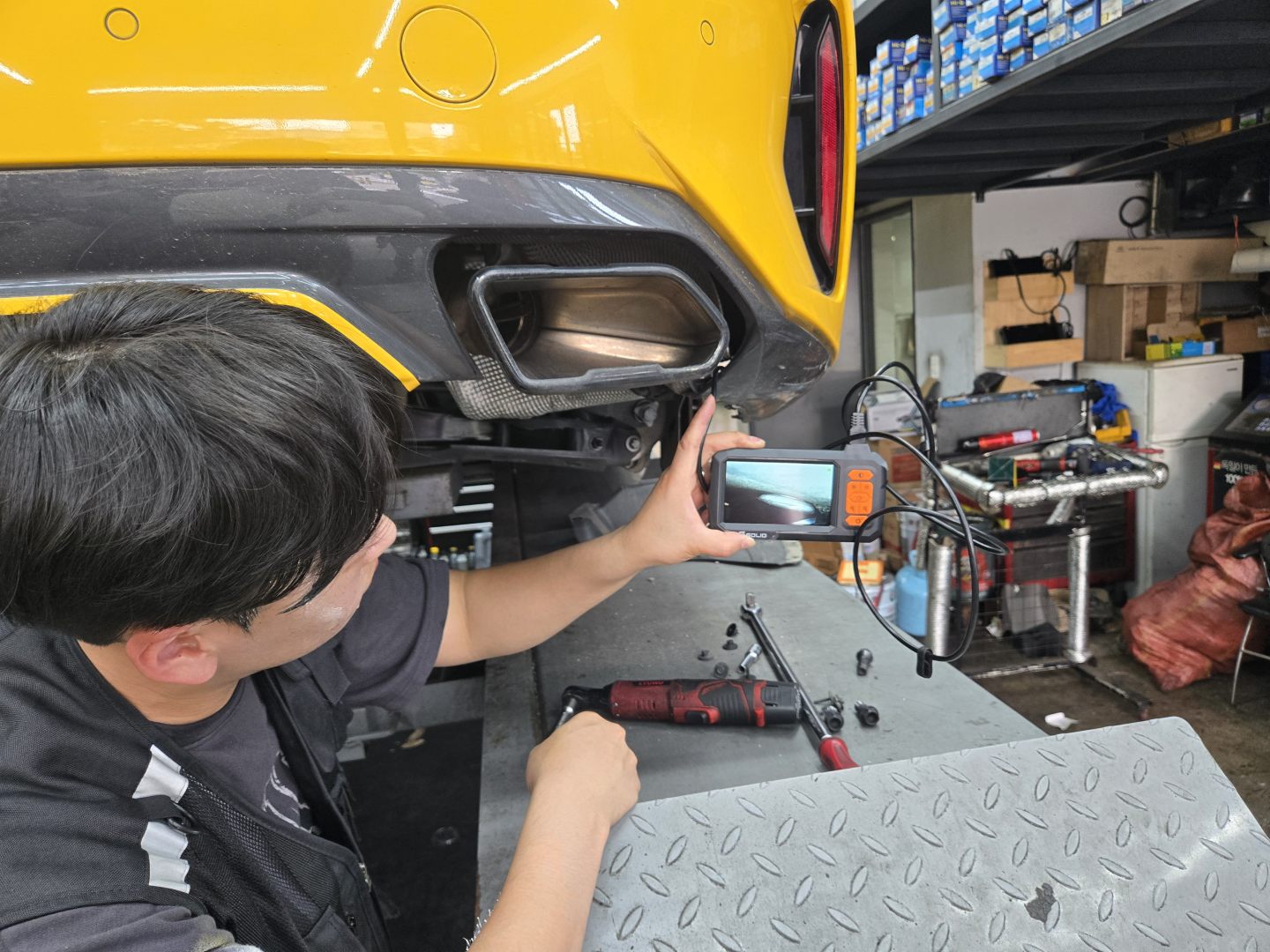 스마트 키리스(Keyless) 안테나 모듈 근처 부착형 위장 트래커